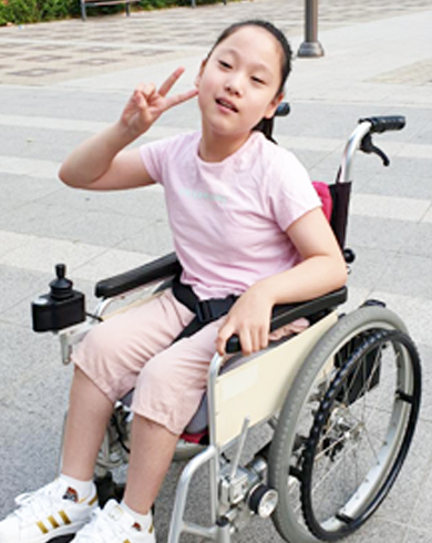 휠체어에 탄 진아