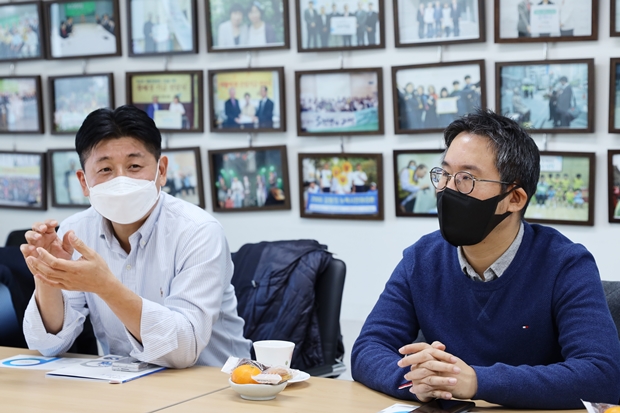 지오인포테크 이정이 사장(왼쪽)과 김도윤 대표