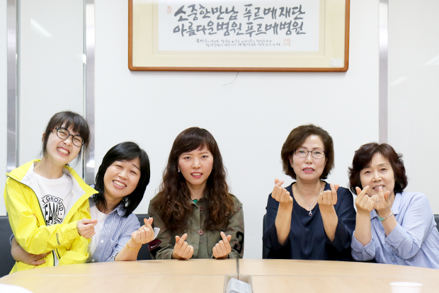 푸르메에코팜의 필요성과 가능성에 대해 다양한 의견을 전해준 장애자녀 부모들. 임영경 님, 권옥미 님, 김수희 님, 이영희 님과 딸(오른쪽부터)