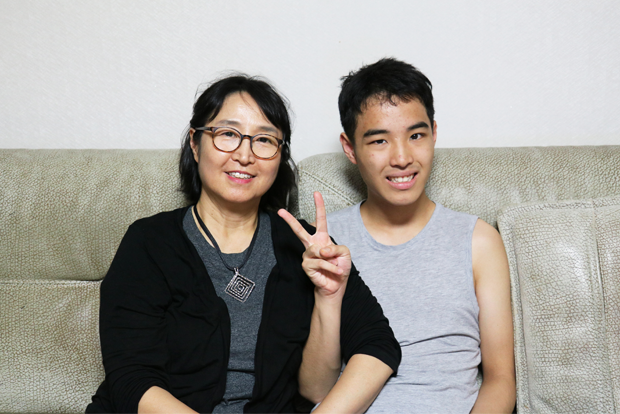 어머니 고경미 씨와 아들 정민준 군.