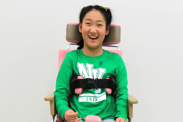 SPC의 나눔으로 보조기구를 지원받게 된 소율이