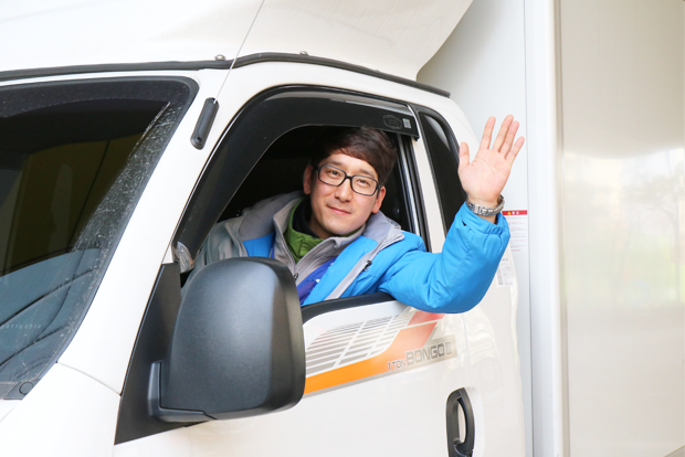 매일 어린이재활병원 택배 한 건당 100원씩 모아 기부하는 강선우 님