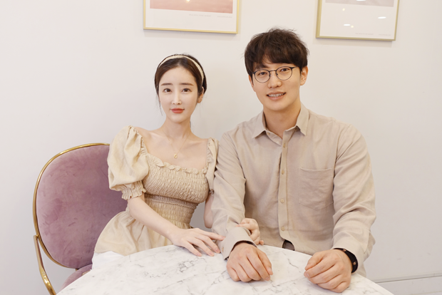 어린이재활병원을 위해 따뜻한 손을 내민 라벨르앙 이윤이 대표와 남편 서동주 씨