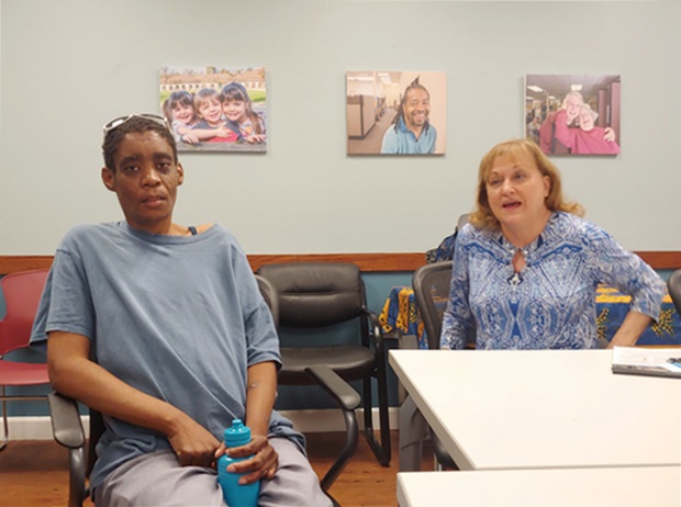 손트 씨(왼쪽)와 수잔 린타 국장