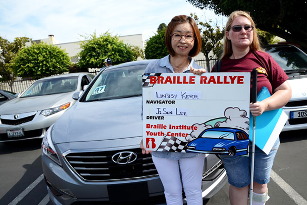 브래일랠리에 참여해 도로를 주행하고 있는 참가자. (출처 : The Washington Post)