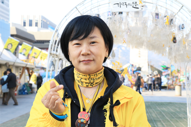 세월호 참사 이후 더 나은 세상을 위해 나눔으로 함께하는 故오영석 엄마 권미화 씨.