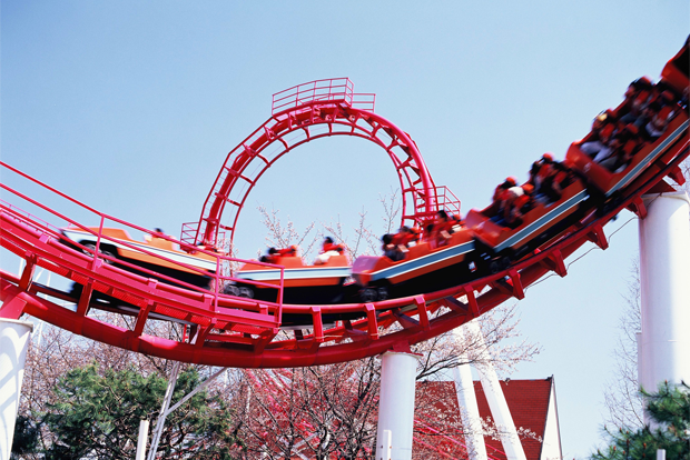 롤러코스터가 달리는 모습