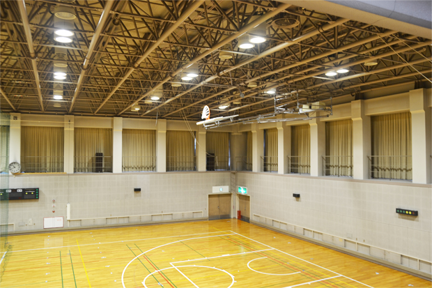 ▲ 나고야시 장애인 스포츠센터의 체육관. 농구, 배구, 테니스 등 다양한 활동이 가능하다.