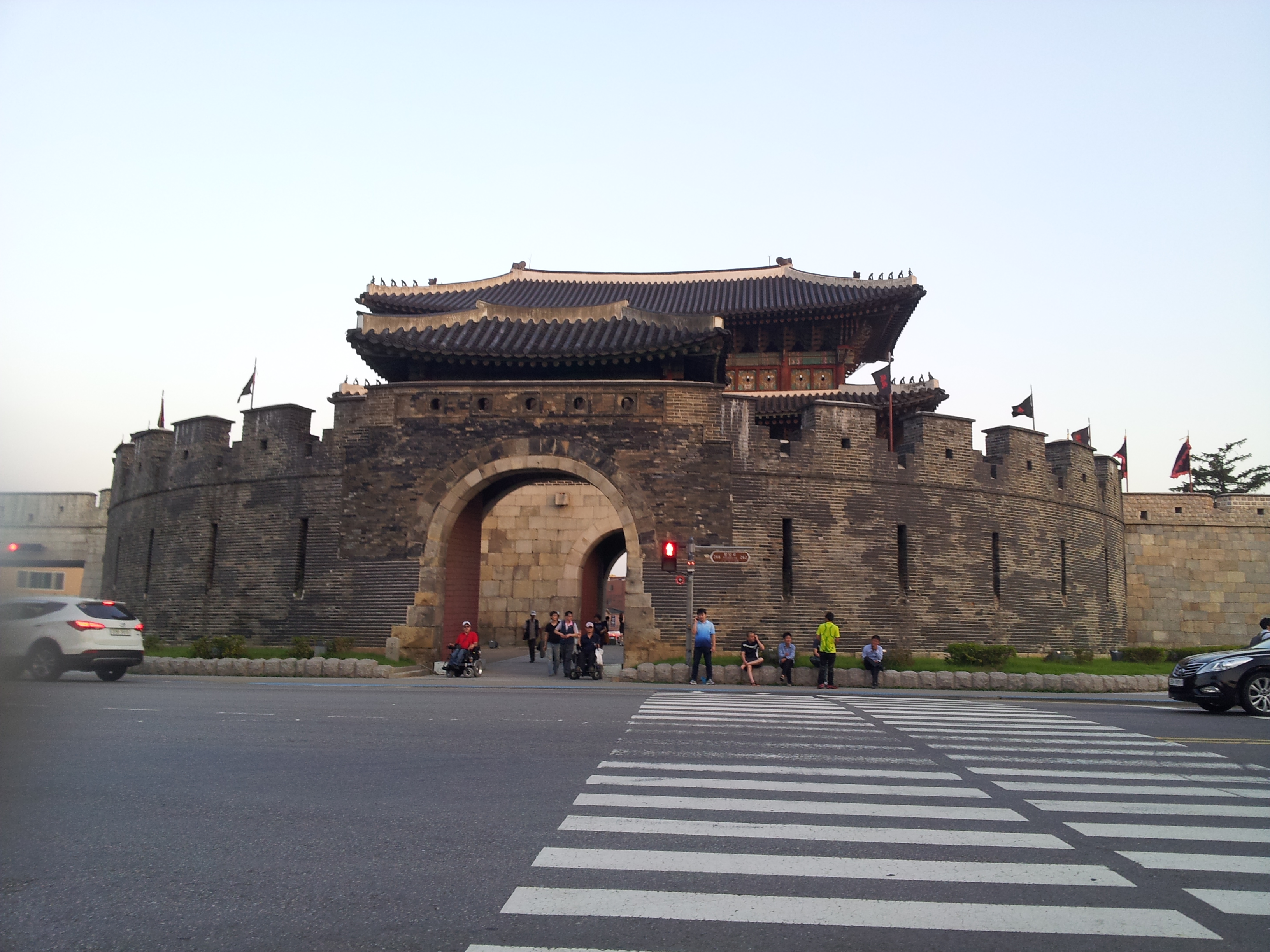 ▲ 세계문화유산으로 등록된 수원화성은 뛰어난 건축물로 평가받고 있다.