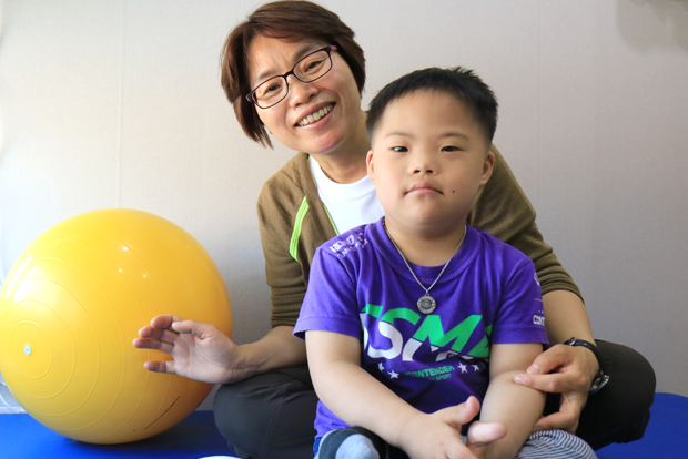 SPC그룹의 나눔으로 희망을 품게 된 준민이와 엄마 김영란 씨