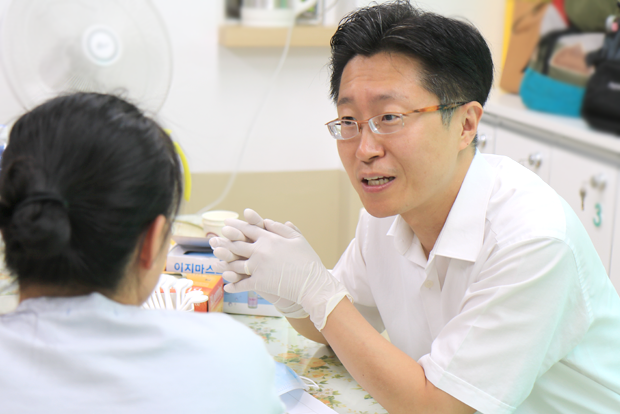 장애인들을 위해 봉사자로 나선 조준희 세브란스봄치과 원장