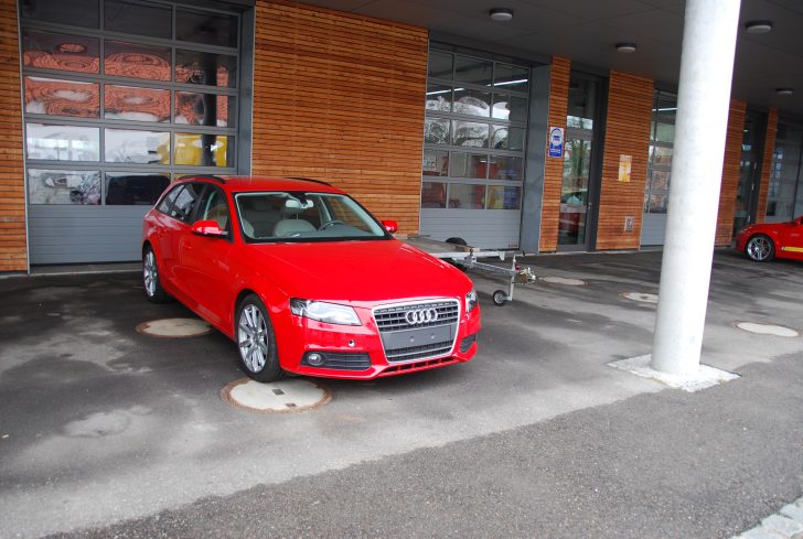 ▲ 자동차 정비훈련을 위해 기업에서 지원한 아우디 차량