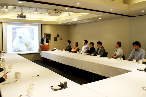 최재천 교수의 강연을 듣고 있는 더미라클스 회원들