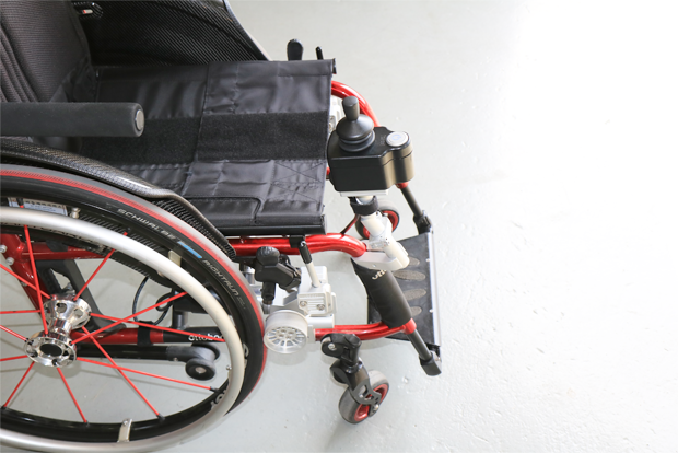 편리한 이동을 가능하게 만든 휠체어 전동 키트 토도 드라이브.