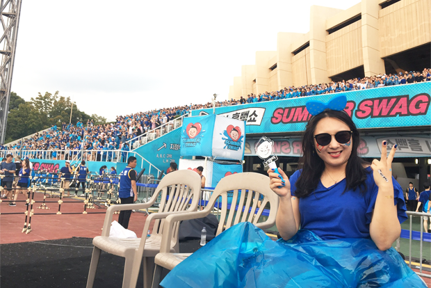 지난해 여름, 가수 싸이의 야외 공연을 찾은 홍서윤 ㈔한국장애인관광협회 대표