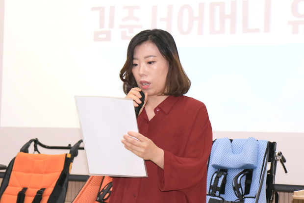 감사인사를 전하고 있는 김준서 군 어머니