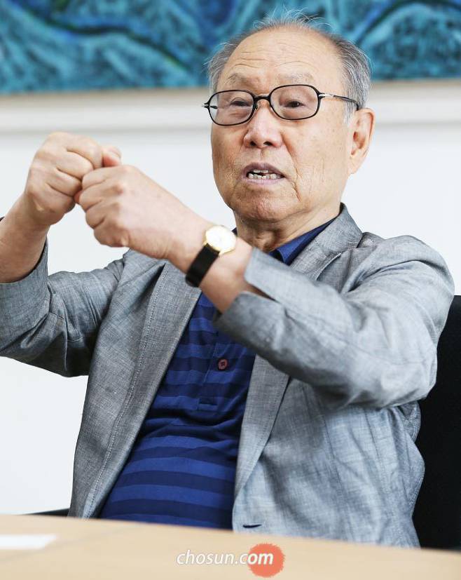 최근 3년간 익명으로 10억원을 기부해온 권오록씨. 권씨는 지난 1일 본지 인터뷰에서 "운이 좋아 생긴 돈은 사회에 돌려주는 게 순리"라고 말했다. /남강호 기자