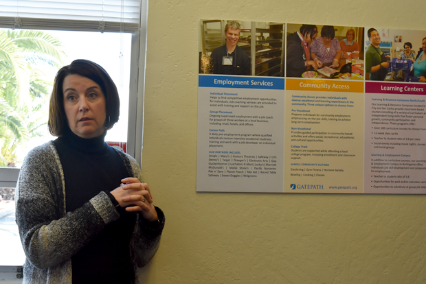 게이트패스의 사업을 설명하고 있는 트레이시 페처(Tracey Fecher) 부사장