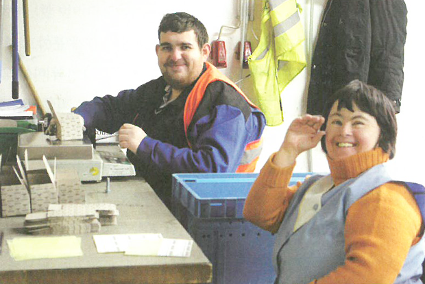 지적・정신장애인이 제품 생산 과정에 주도적으로 참여하고 있는 독일 카리타스 다하우 작업장