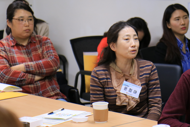  ‘장애어린이 재활치료비 지원사업’에 대한 의견을 나누고 있는 연계기관 담당자들