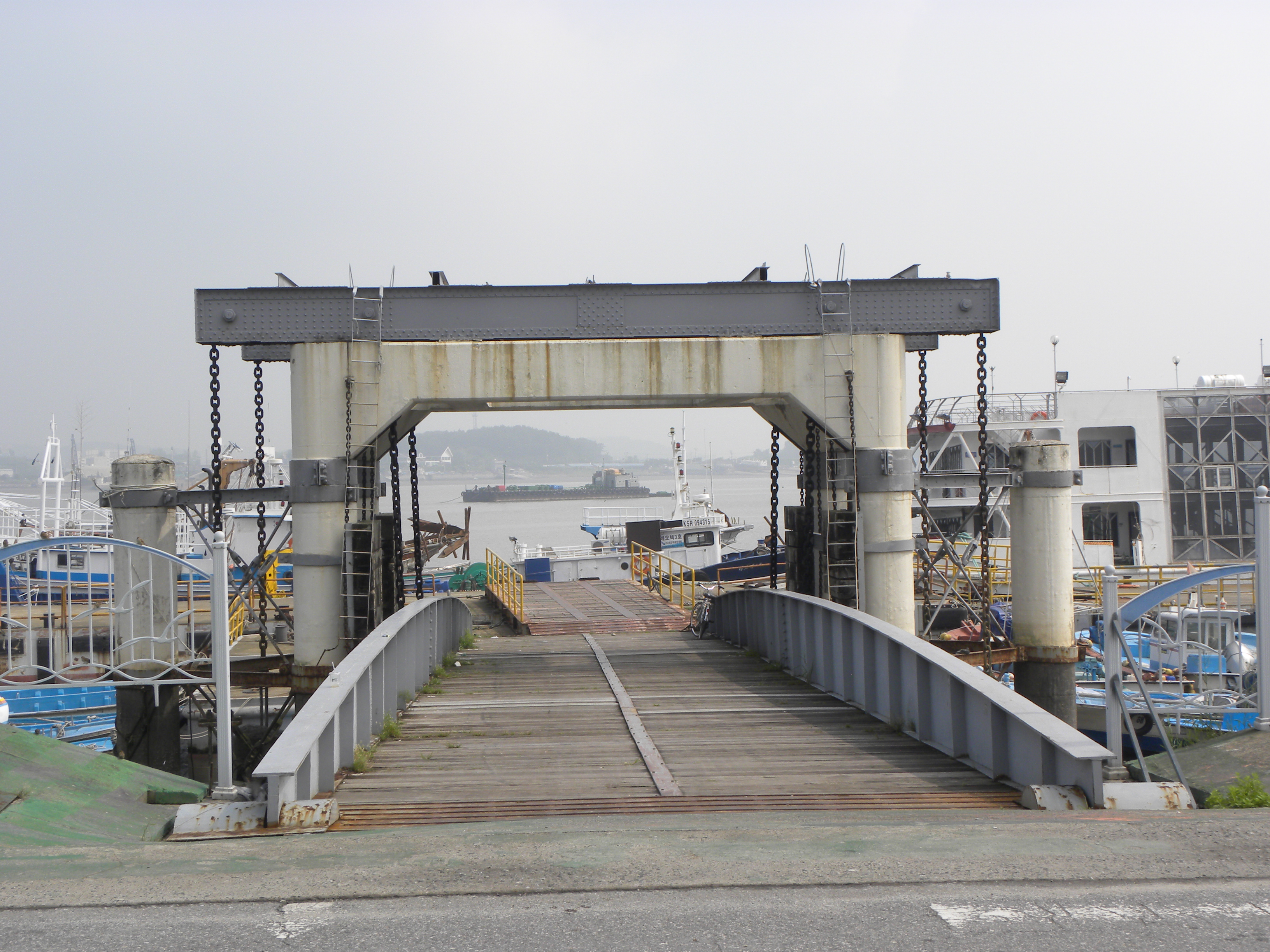 ▲ 일제강점기의 아픔을 품고 있는 군산의 뜬다리