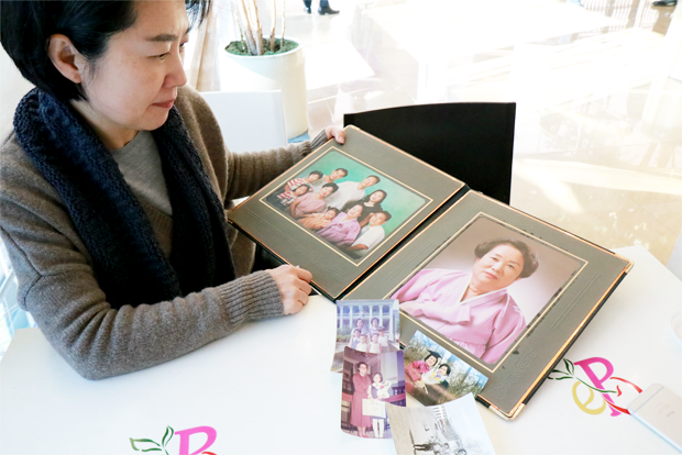 생전의 어머니가 건강하셨을 때 가족들과 함께 찍은 마지막 사진