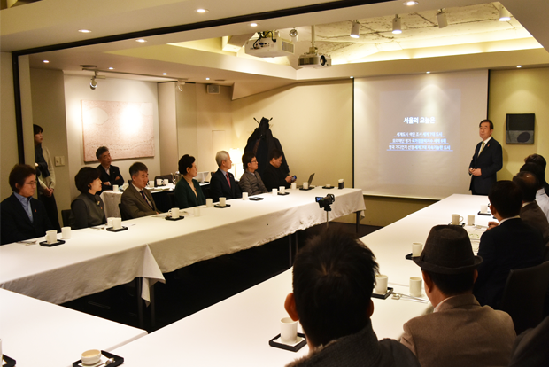 박원순 서울시장의 강연을 듣고 있는 더미라클스 회원들