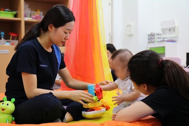 우쑥우쑥 교육 프로그램은 환아와 보호자가 모두 참여해야 한다. 