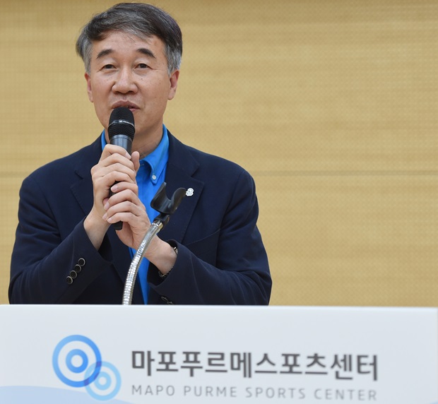 백경학 푸르메재단 상임이사가 개회식에서 축사를 하고 있다. (출처 : 아시아투데이)