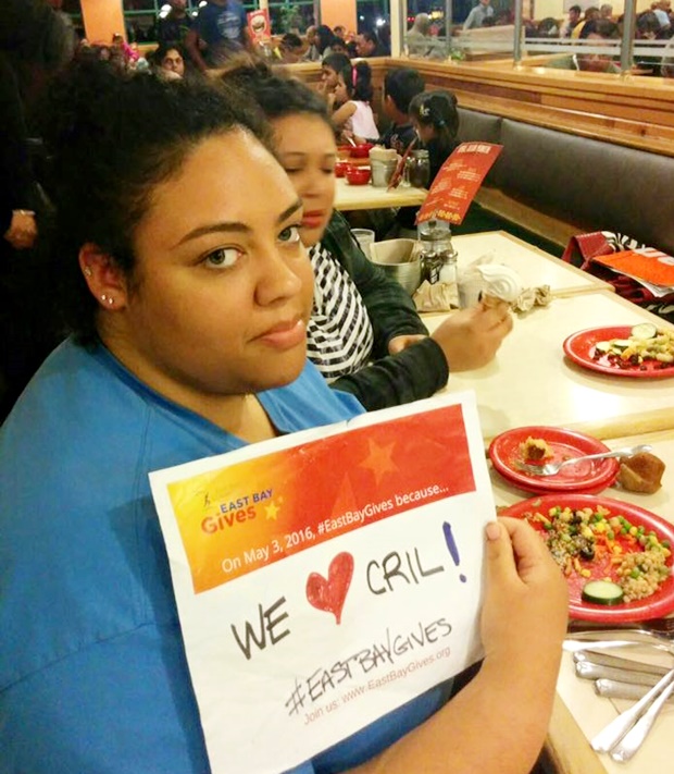 크릴 행사 때 응원메시지를 보내는 참가자