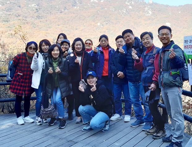 100Km 걷기에 당당히 성공한 기부자들.