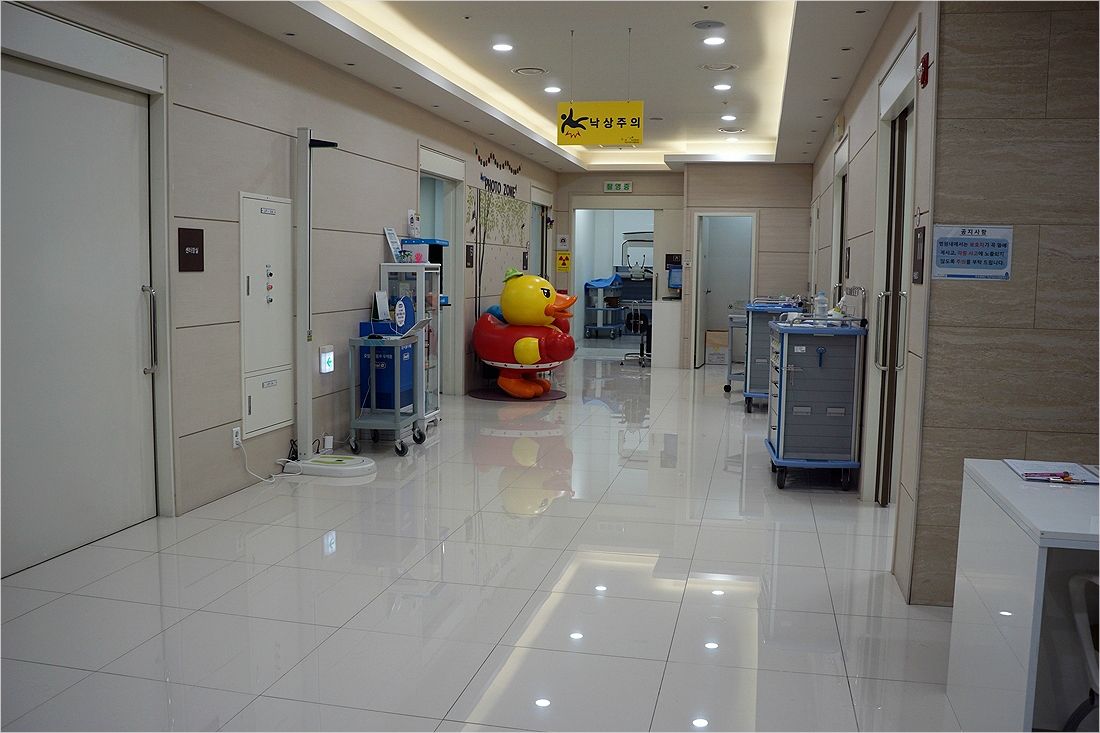 전동휠체어로 움직여야 하는 장애인들을 위해 복도가 넓은 편이다. (사진=송정훈 기자)