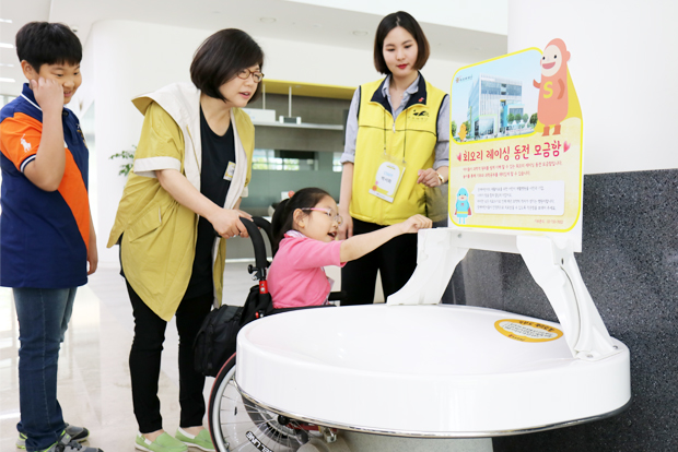 ▲ 푸르메재단 넥슨어린이재활병원 건립 기부자 초청행사 ‘1만 명의 기적’에서 자원봉사자로 활약한 박서희 씨.