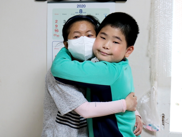 엄마가 안아줄 때 가장 행복한 아이, 우혁이.