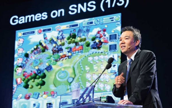 2011년 5월 김정주 대표가 강연하는 모습