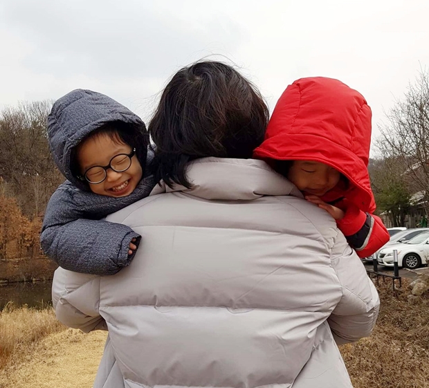 남편 '토토'에게 안겨 있는 열무(왼쪽)과 알타리.