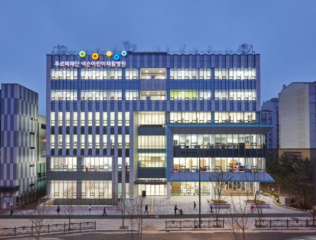 2016년 4월 마포구 상암동에 문을 연 푸르메재단 넥슨어린이재활병원