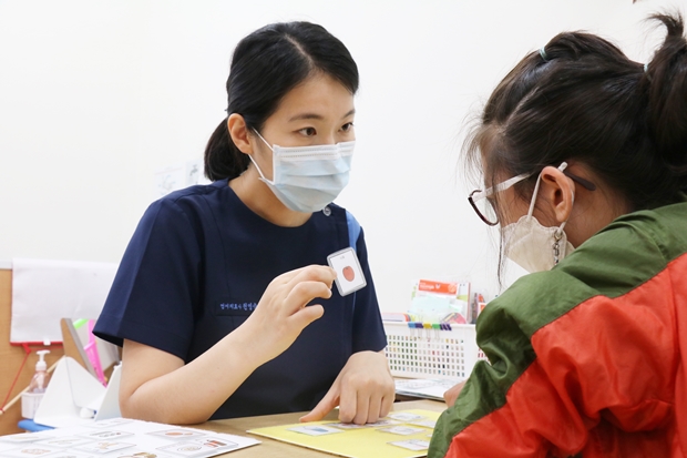 "장애어린이와 세상의 소통을 잇는 디딤돌이 되고 싶어요."