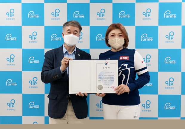 장하나 선수는 장애청년 일자리 창출에 기여한 공로로 보건복지부 장관상을 수상했다.