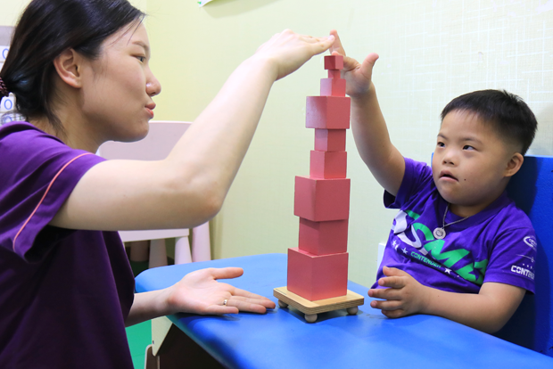 인지치료를 받고 있는 준민이