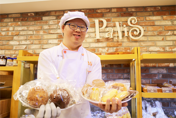 10년째 제과제빵을 하며 꿈을 키워가는 나현기 씨