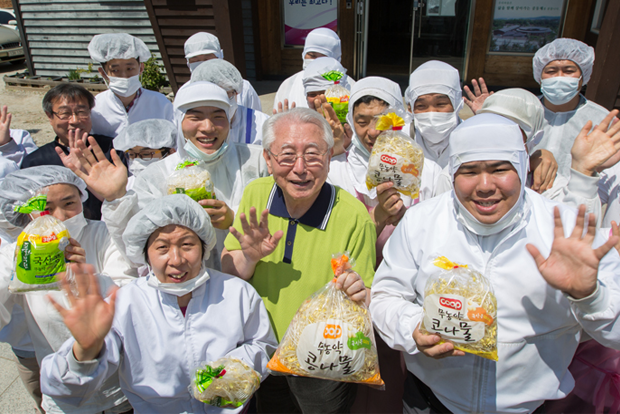 강화도 발달장애인 직업재활시설 우리마을의 직원들과 함께