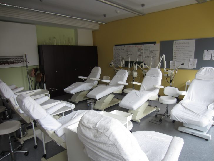  ▲ 층별로 이론교육과 실습교육이 동시에 이루어지는 훈련 공간이 마련되어 있다. 장애학생들은 실제 취업현장과 동일하게 구성된 훈련공간에서 사회로 나갈 준비를 한다.