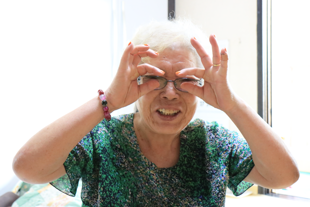 ‘초심의 눈’을 가져달라고 당부하는 이수옥 기부자