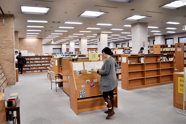 ▲ 나고야시 츠루마이중앙도서관의 조용하고 아늑한 내부.