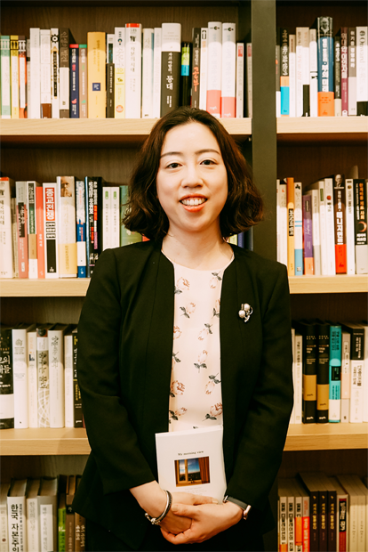 일상의 기록을 담은 책의 판매금을 기부한 임영하 씨