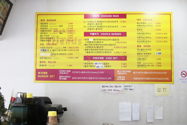▲ 처음 가격 그대로 손님에게 맛있는 한 끼 식사를 제공하는 메이킹프렌즈의 메뉴판.