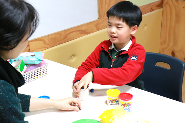 재활치료를 받고 있는 성준이