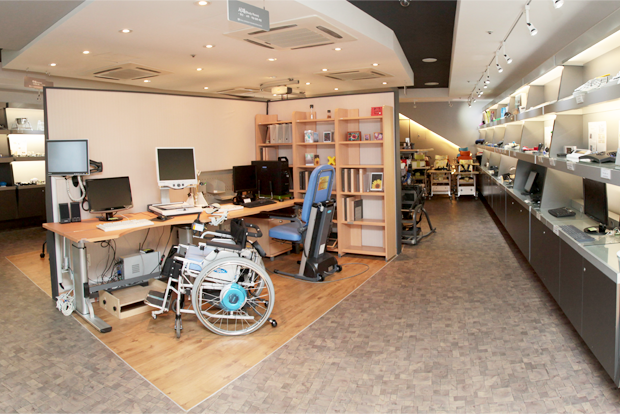 장애인에게 맞춤형 보조기기를 제공하는 파니스 서울시동남보조기기센터