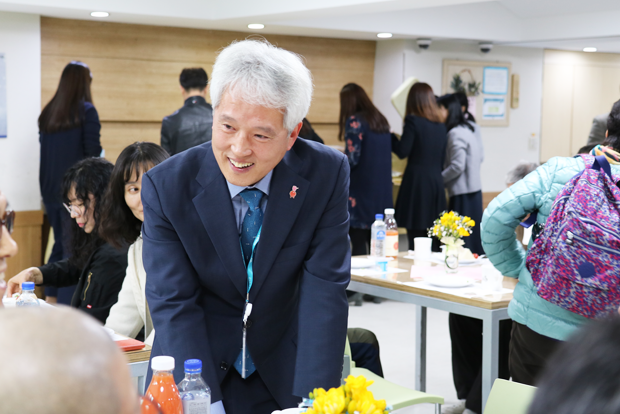 장애인과 지역주민이 중심이 되는 복지관으로 자리매김하겠다고 약속한 곽재복 관장